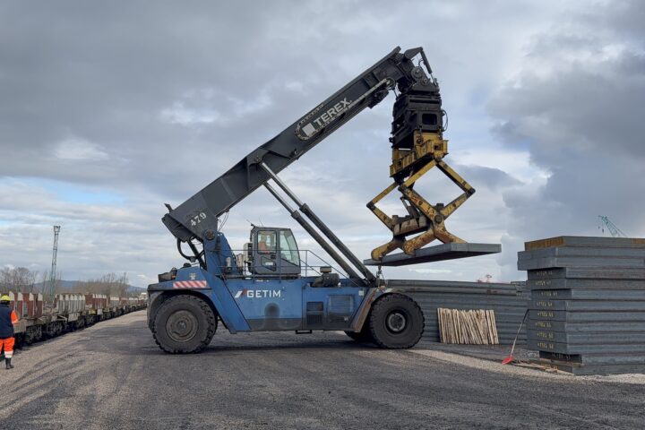 Reach stacker_IMG_4148 Reach stacker_IMG_4148